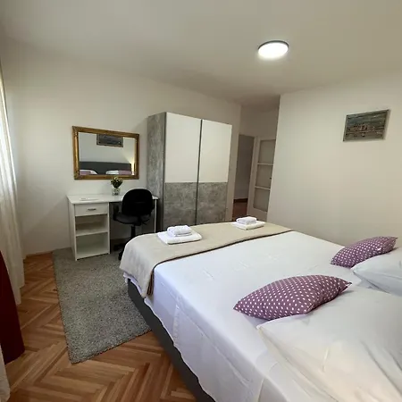 Freedom 36 Apartment Split